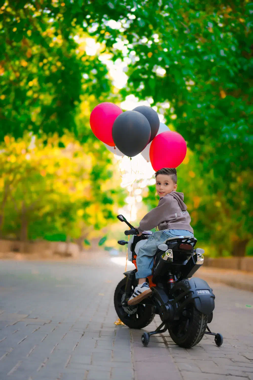 عکاسی کودک و بزرگسال فضای باز با بهترین کیفیت|خدمات پذیرایی، مراسم|یزد, |دیوار