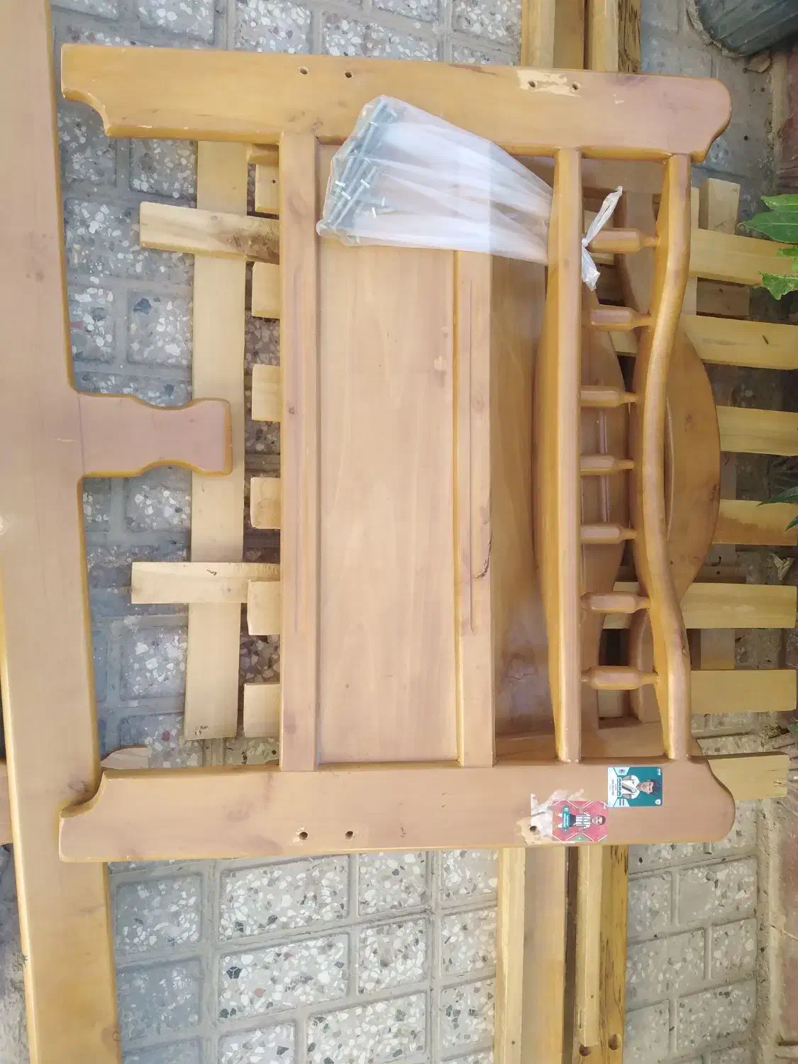 تخت چوبی یکنفره سالم وتمییز|تخت و سرویس خواب|کاشمر, |دیوار