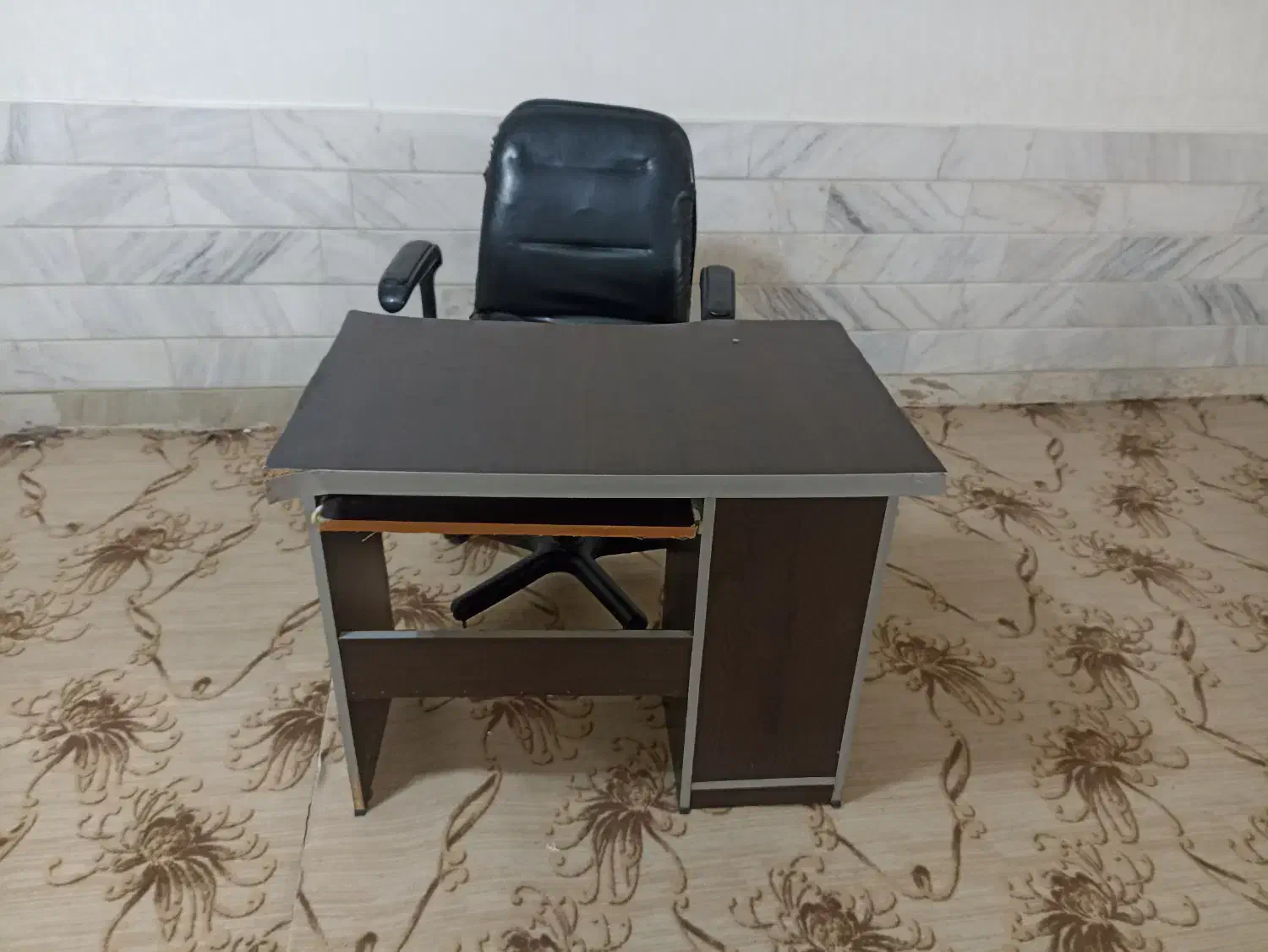 میز کامپیوتر و صندلی چرخدار|میز تحریر و کامپیوتر|قم, انسجام|دیوار