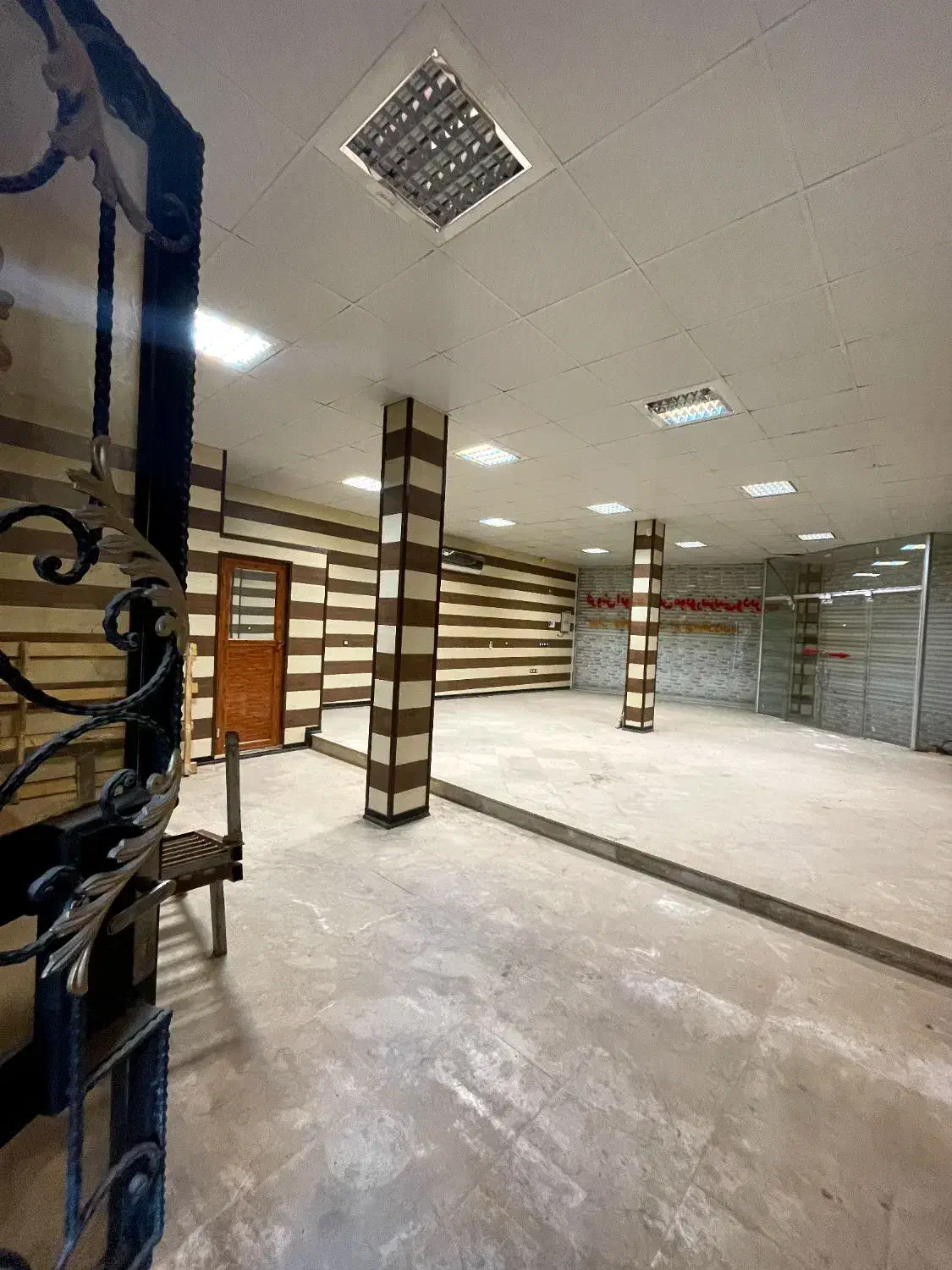 مغازه 91 متری دو نبش خیابان مطهری|اجارهٔ مغازه و غرفه|بم, |دیوار