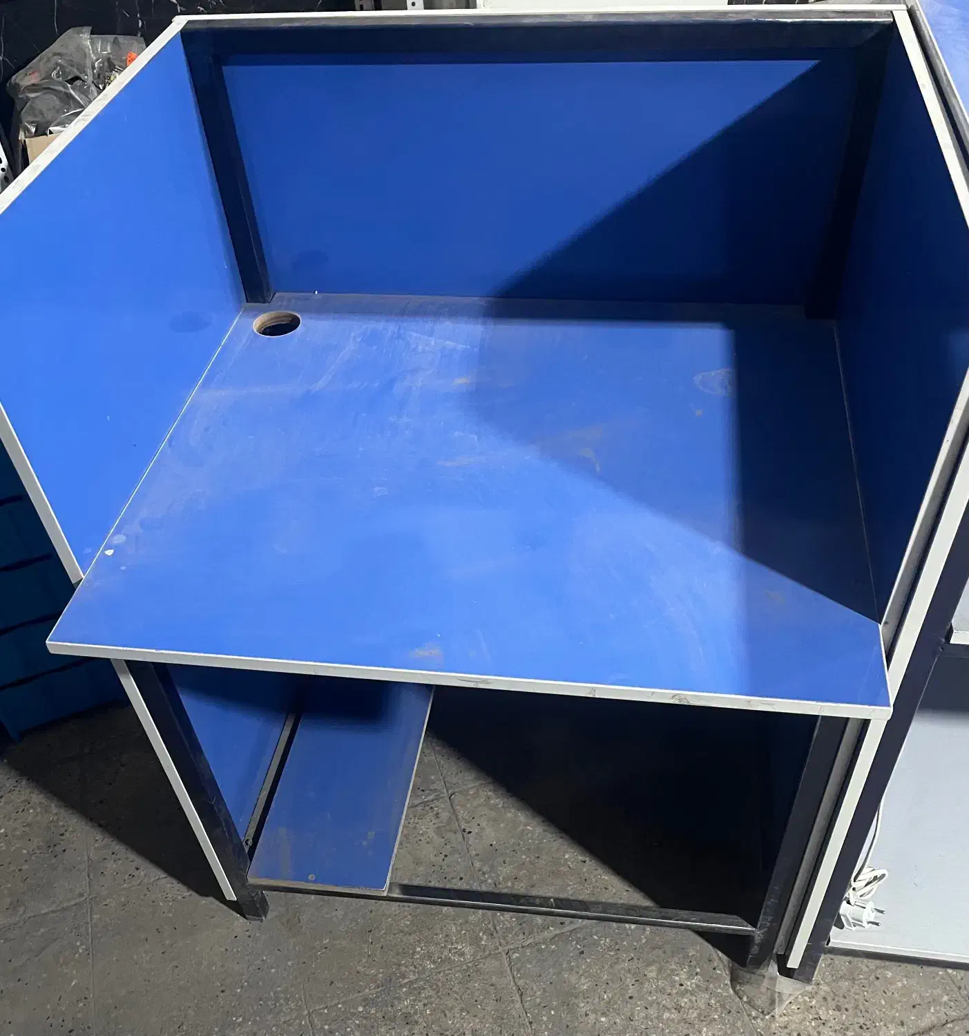 قفسه و میز و ویترین|فروشگاه و مغازه|میانه, |دیوار