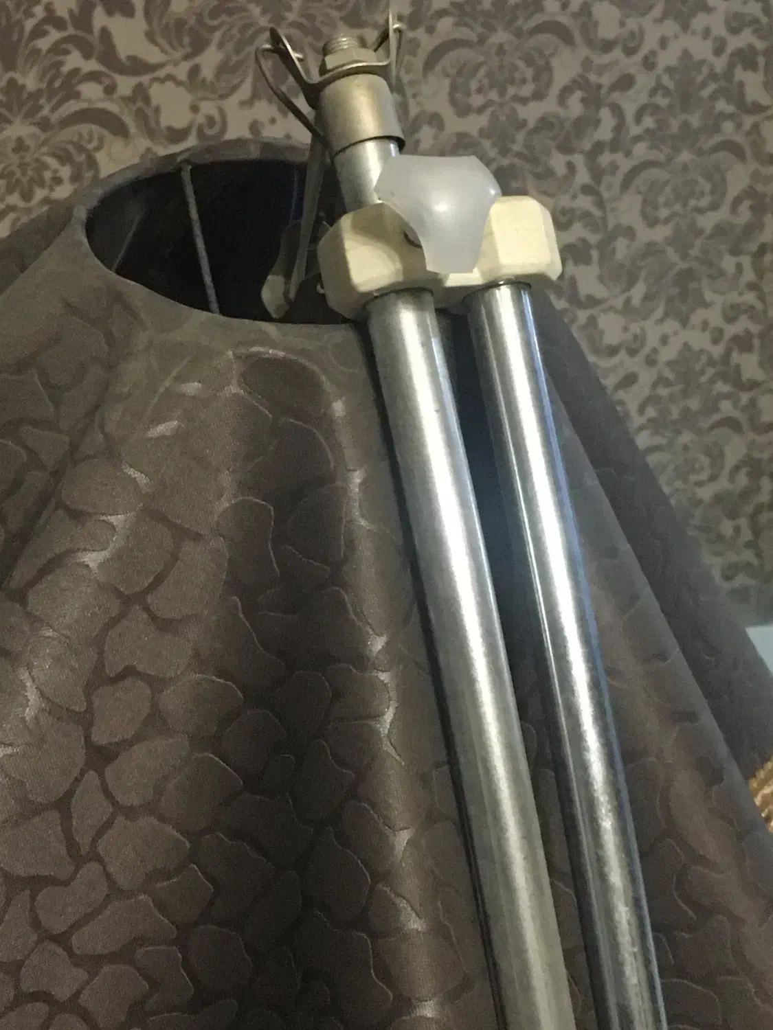 آباژور ایستاده استیل قابل تنظیم ارتفاع|چراغ خواب و آباژور|کرج, شهرک صدف|دیوار