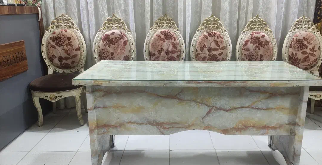 ۱۱عدد صندلی و ۱عدد میز کاری|میز و صندلی غذاخوری|قم, بکایی|دیوار