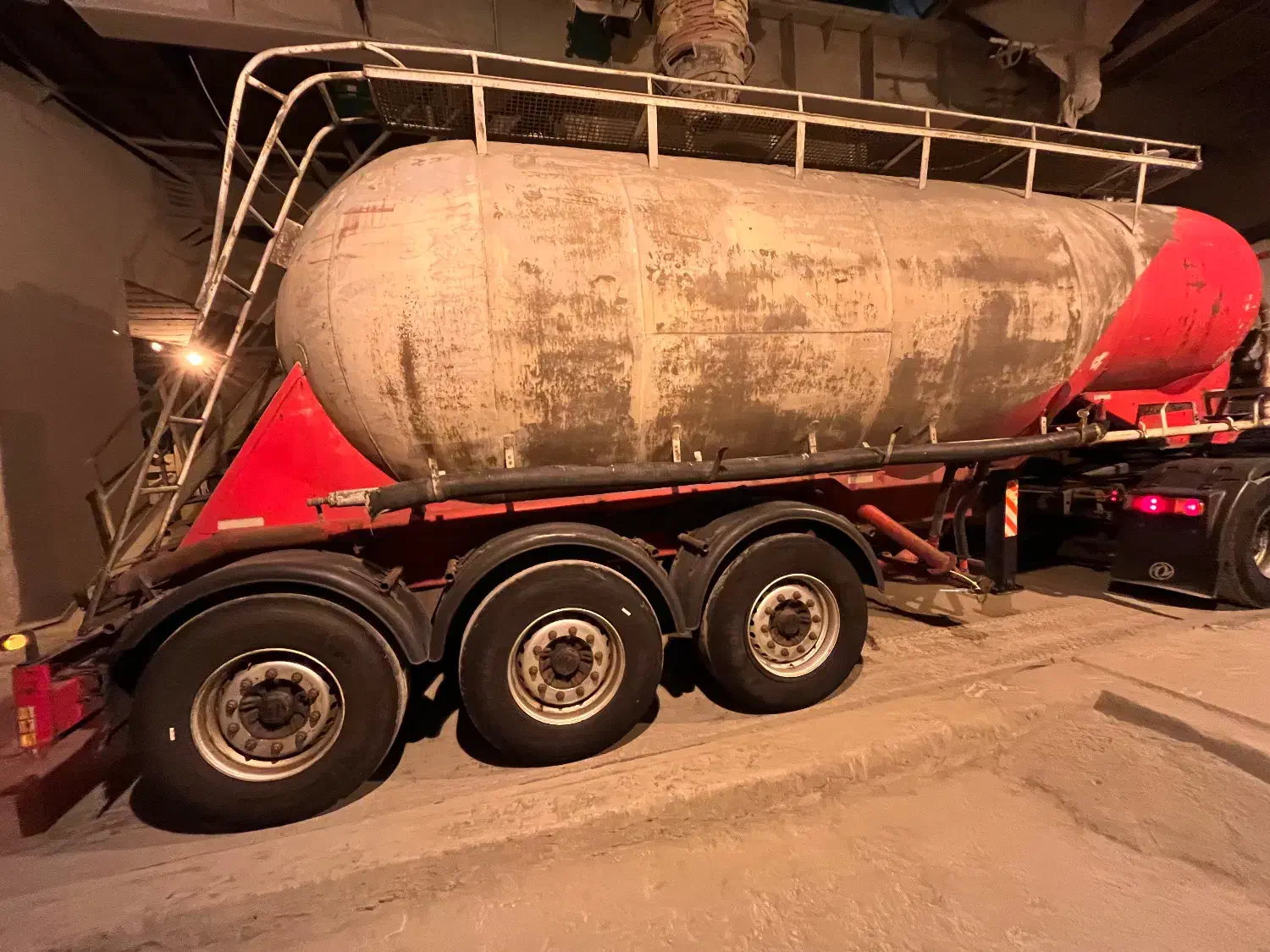 بونکر حمل سیمان|خودرو سنگین|فیروزکوه, |دیوار