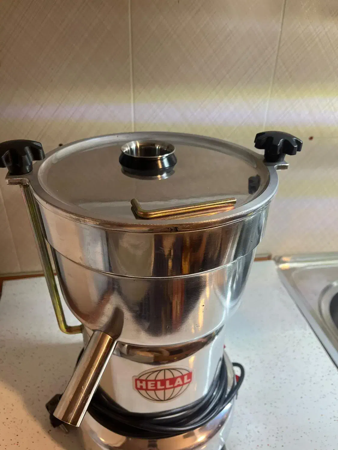 آبمیوه گیری صنعتی بزرگ|آبمیوه‌گیر و آب‌مرکبات‌گیر|تبریز, |دیوار