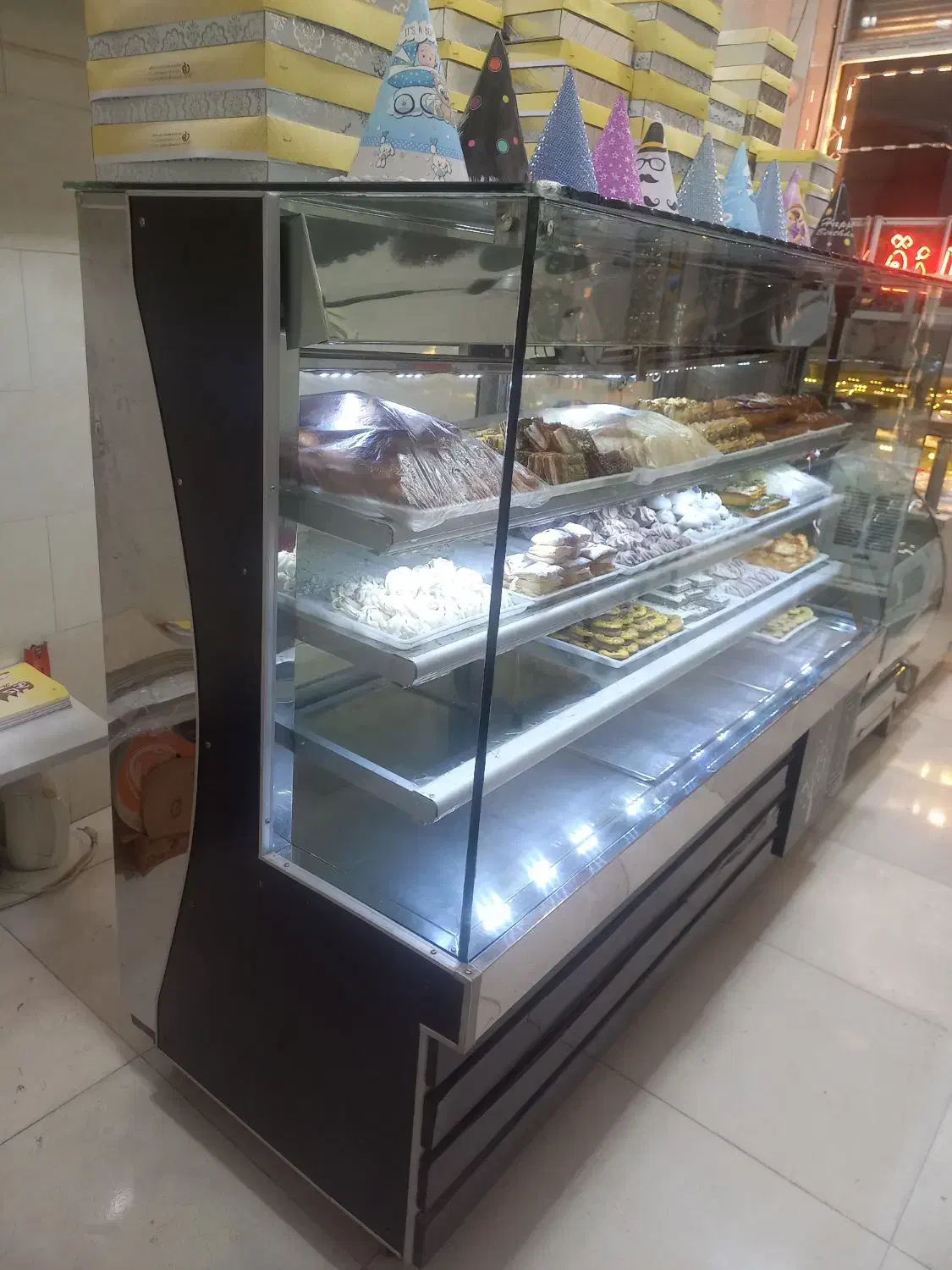 یخچال جهت قنادی برای شیرینی خشک|فروشگاه و مغازه|سقز, |دیوار