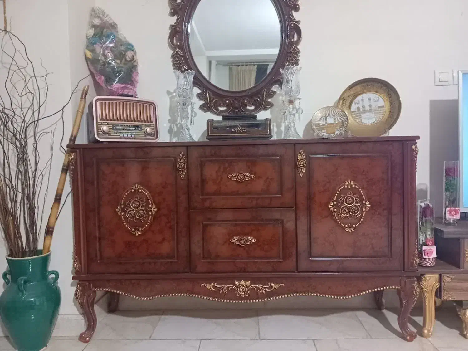 کنسول در حد نو سالم وبدون خط خش ۵میلیون|بوفه، ویترین، کنسول|رباط‌کریم, رباط‌کریم|دیوار