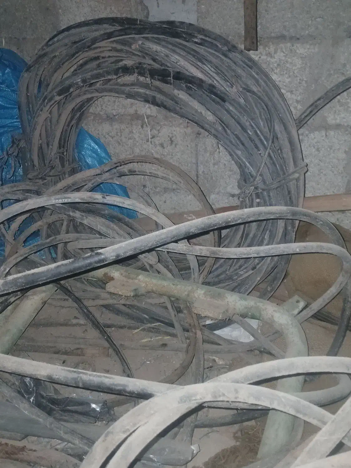 کابل برق ۱۰ ×4 سه رنگ شرکت سمنان|عمدهفروشی|طاهرگوراب, |دیوار