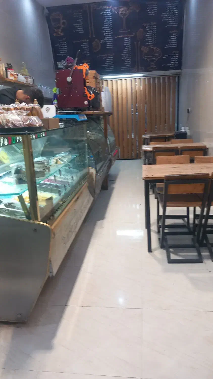 چند همکار جهت شیفت شب آبمیوه بستنی|استخدام خدمات فروشگاه و رستوران|آمل, |دیوار