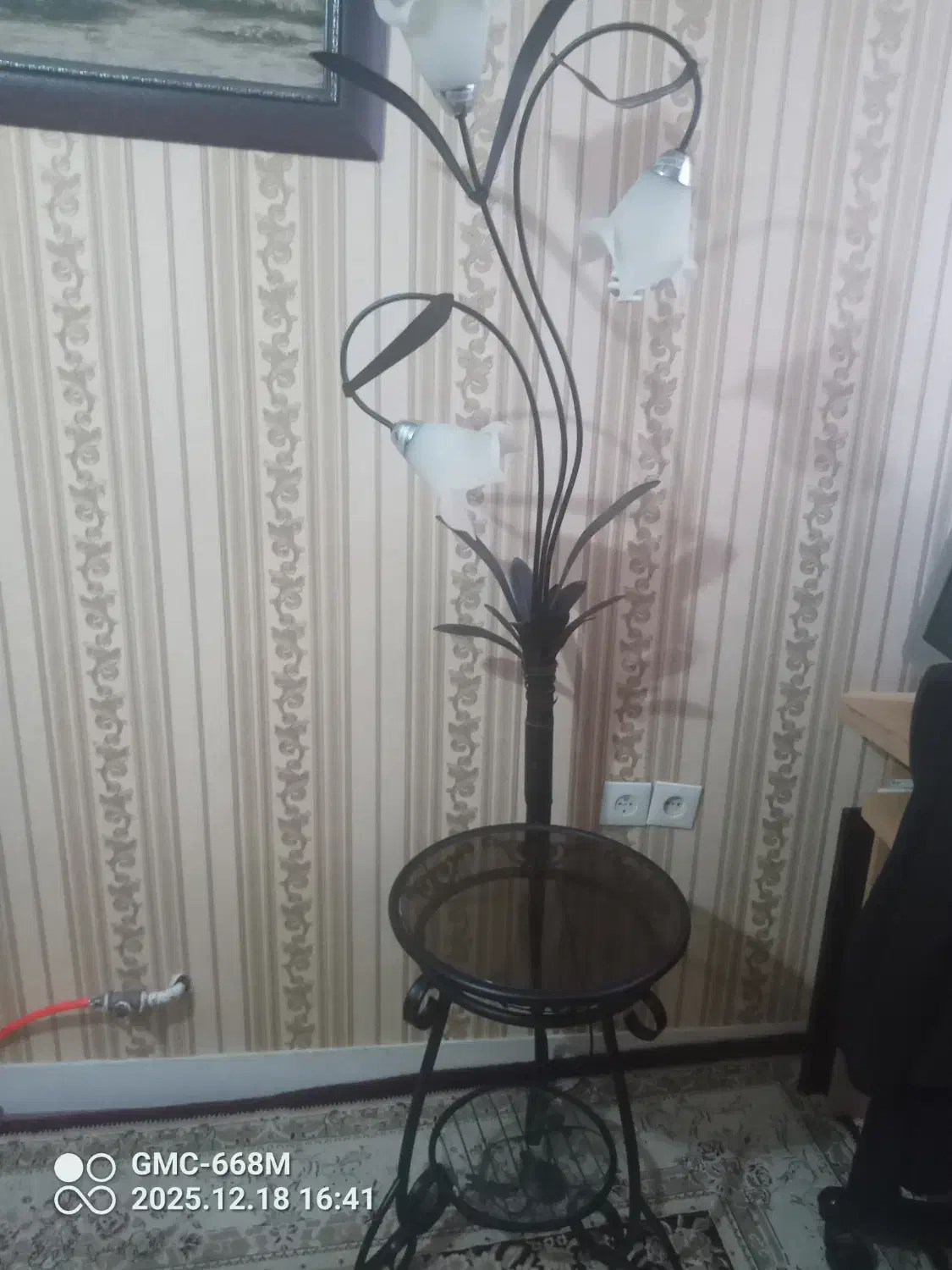 اباژورایستاده‌سه‌شاخه‌طر‌ح‌گل|چراغ خواب و آباژور|همدان, |دیوار