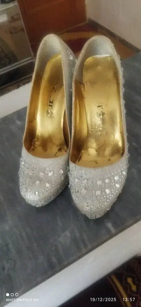 کفش|کیف، کفش، کمربند|بوکان, |دیوار