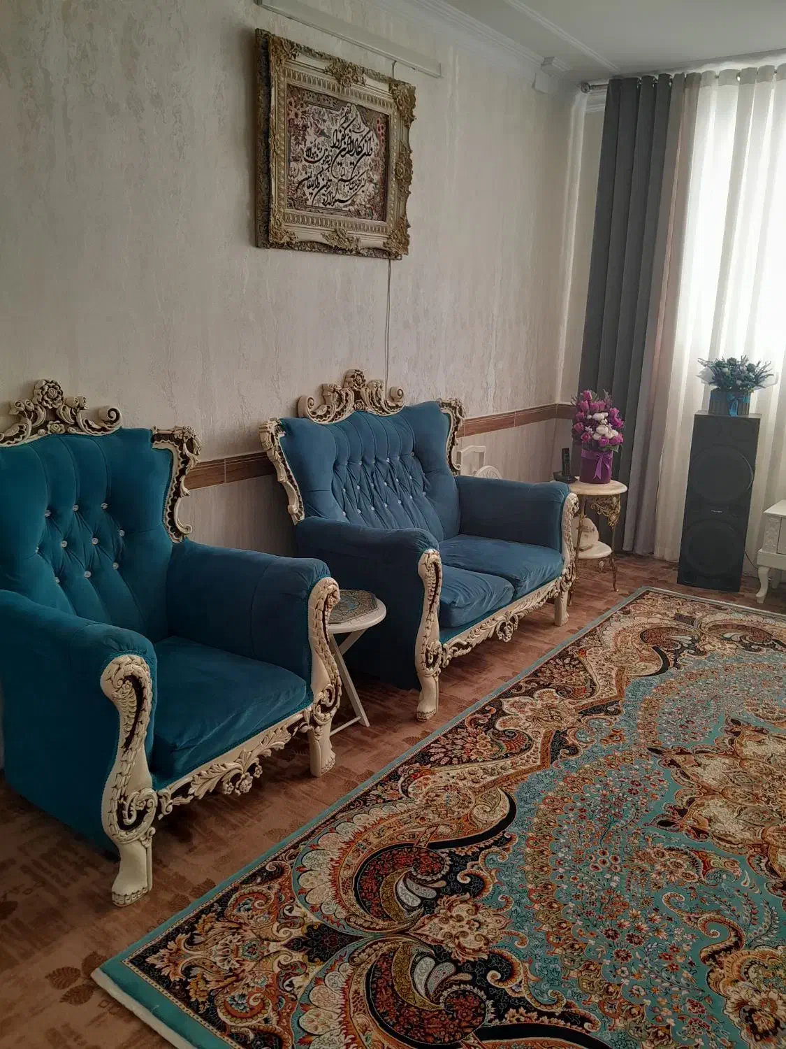 یک دست مبل هفت نفره در حدنوطرح گل رز|مبلمان خانگی و میز عسلی|پاکدشت, حصار امیر|دیوار