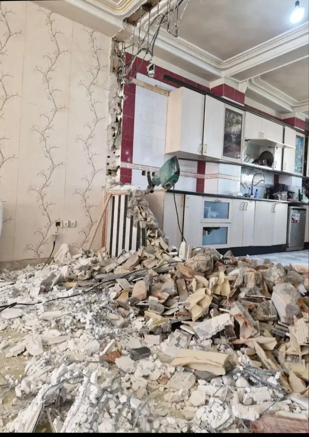 تخریب ساختمان وتهمیر ات بازسازی|خدمات پیشه و مهارت|بروجرد, |دیوار