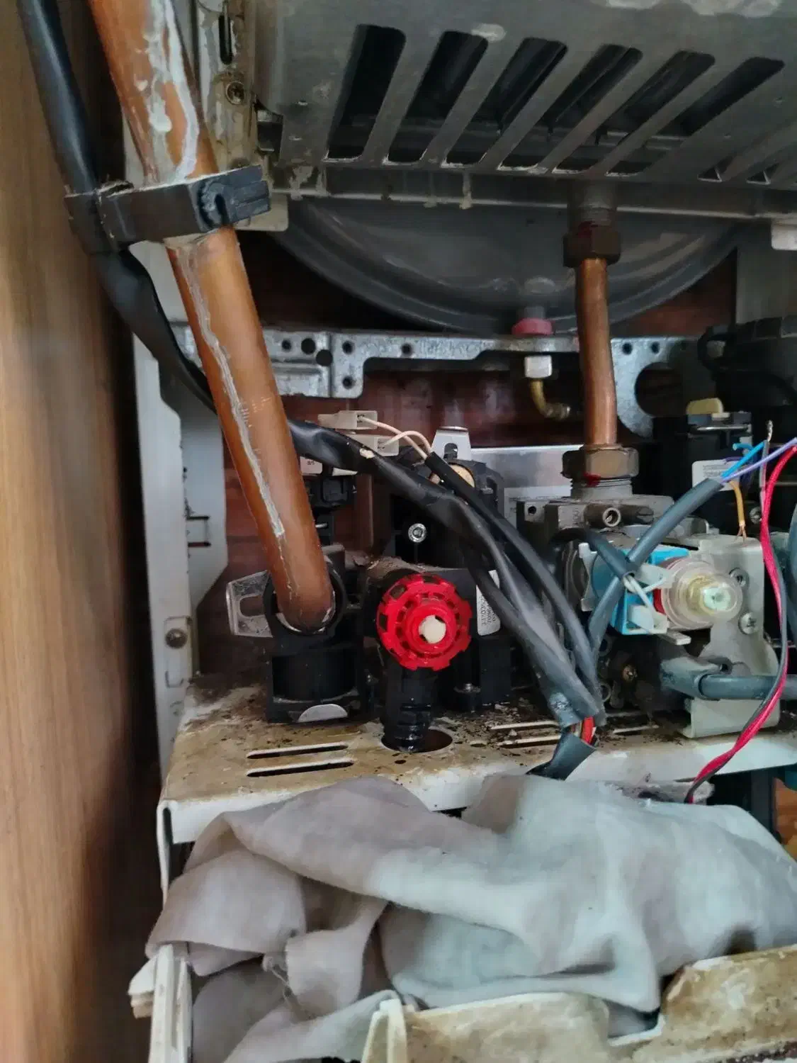 سرویس انواع پکیج های ایرانی وخارجی|آبگرمکن، پکیج، شوفاژ|زرند, |دیوار