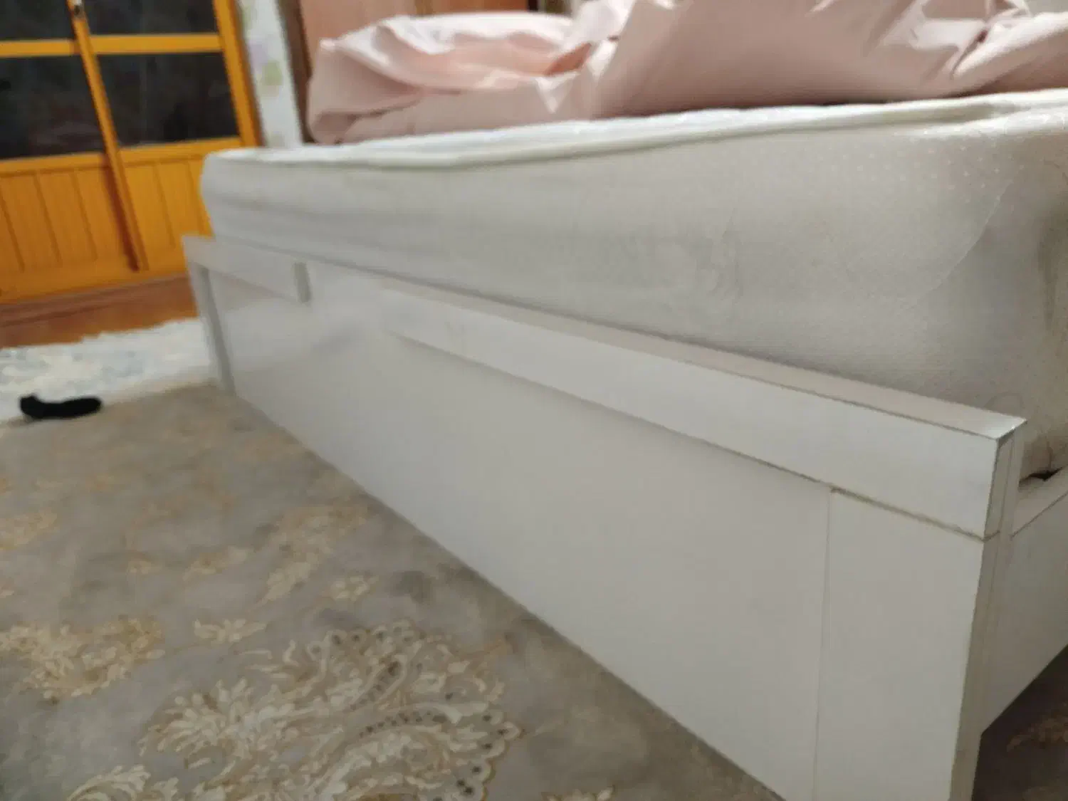 تخت خواب دو نفره با دو کفی و کمد وآینه|تخت و سرویس خواب|آمل, |دیوار