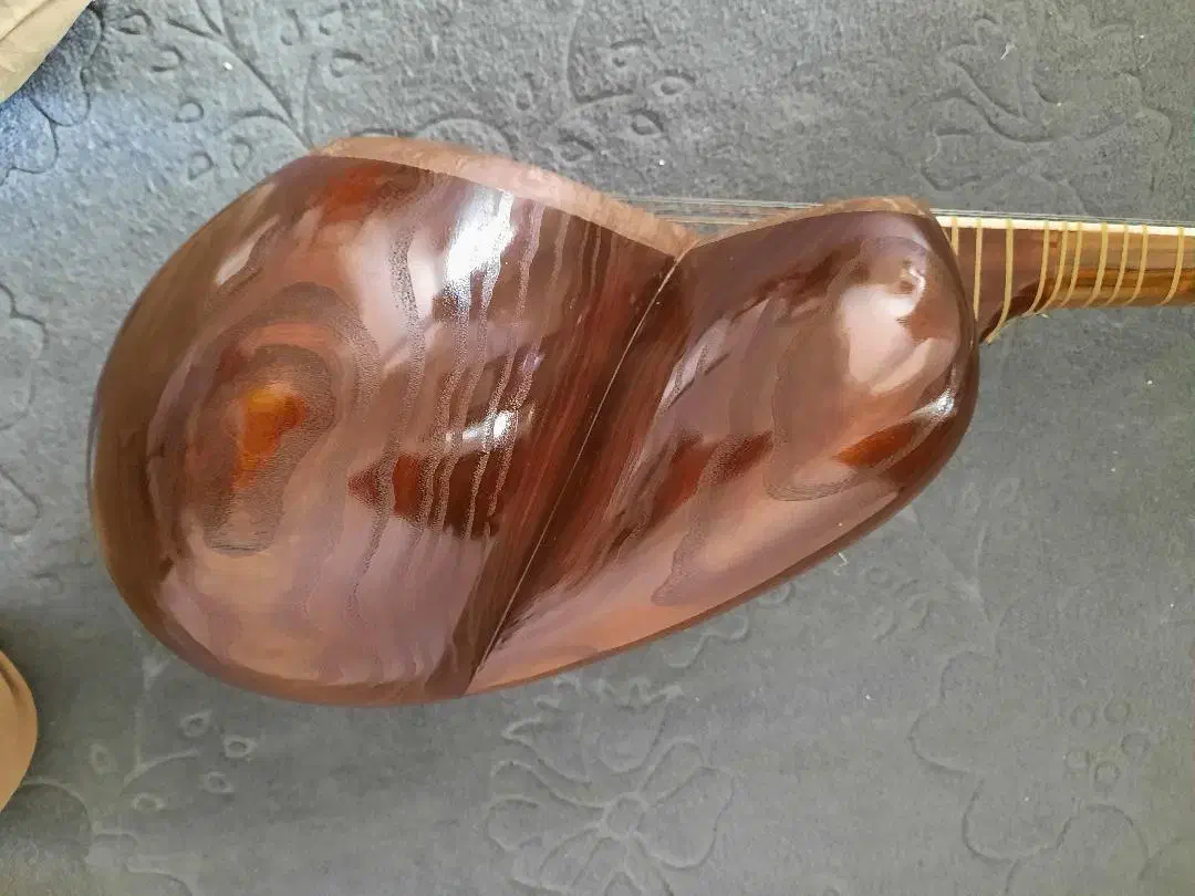 تار نو سه مهر ملایری|سازهای سنتی|نوشهر, |دیوار