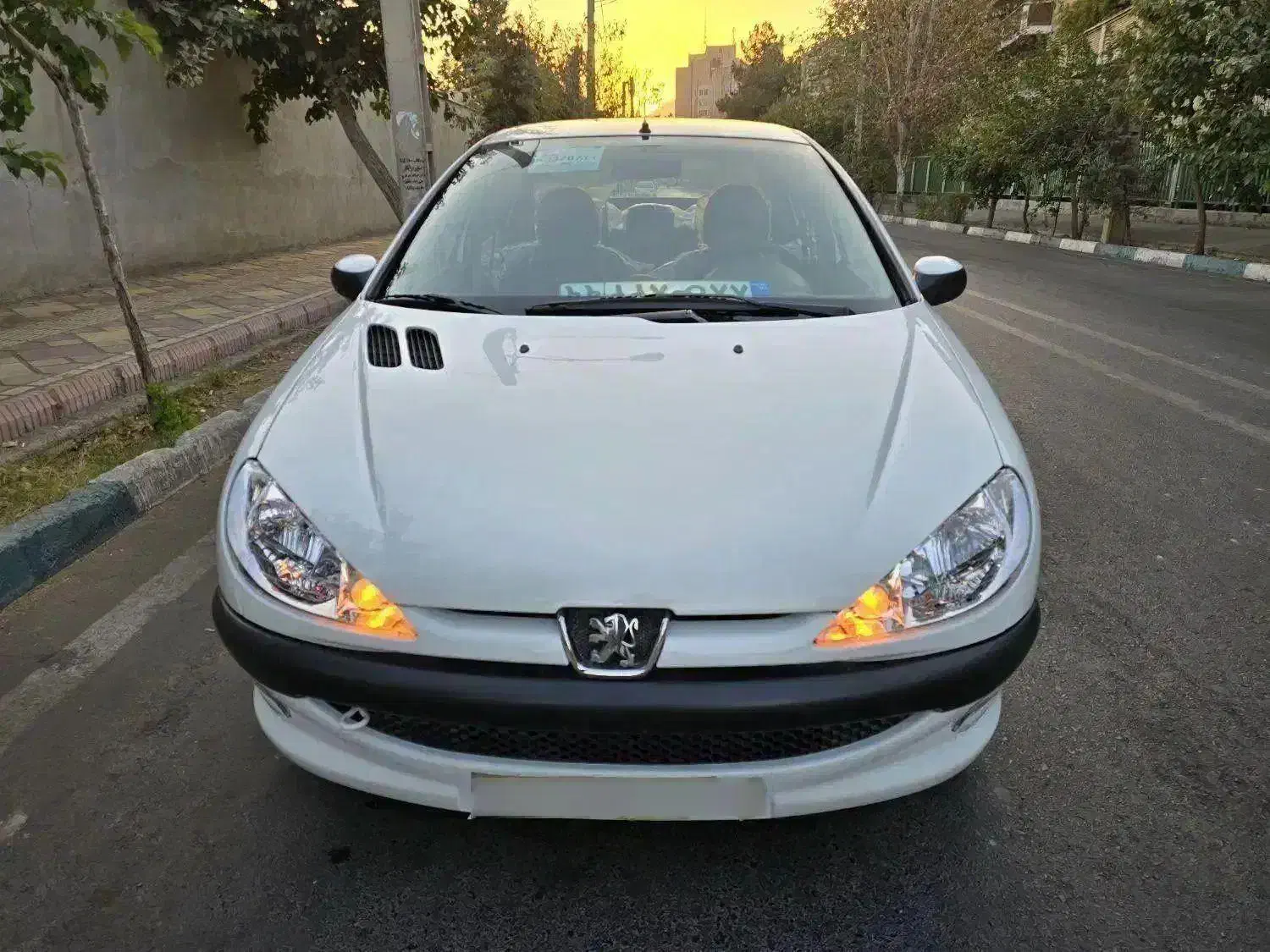 پژو ۲۰۶ اس دی وی ۸صفر خشک مدل ۹۸ دریچه سیمی|خودرو سواری و وانت|تهران, فرمانیه|دیوار