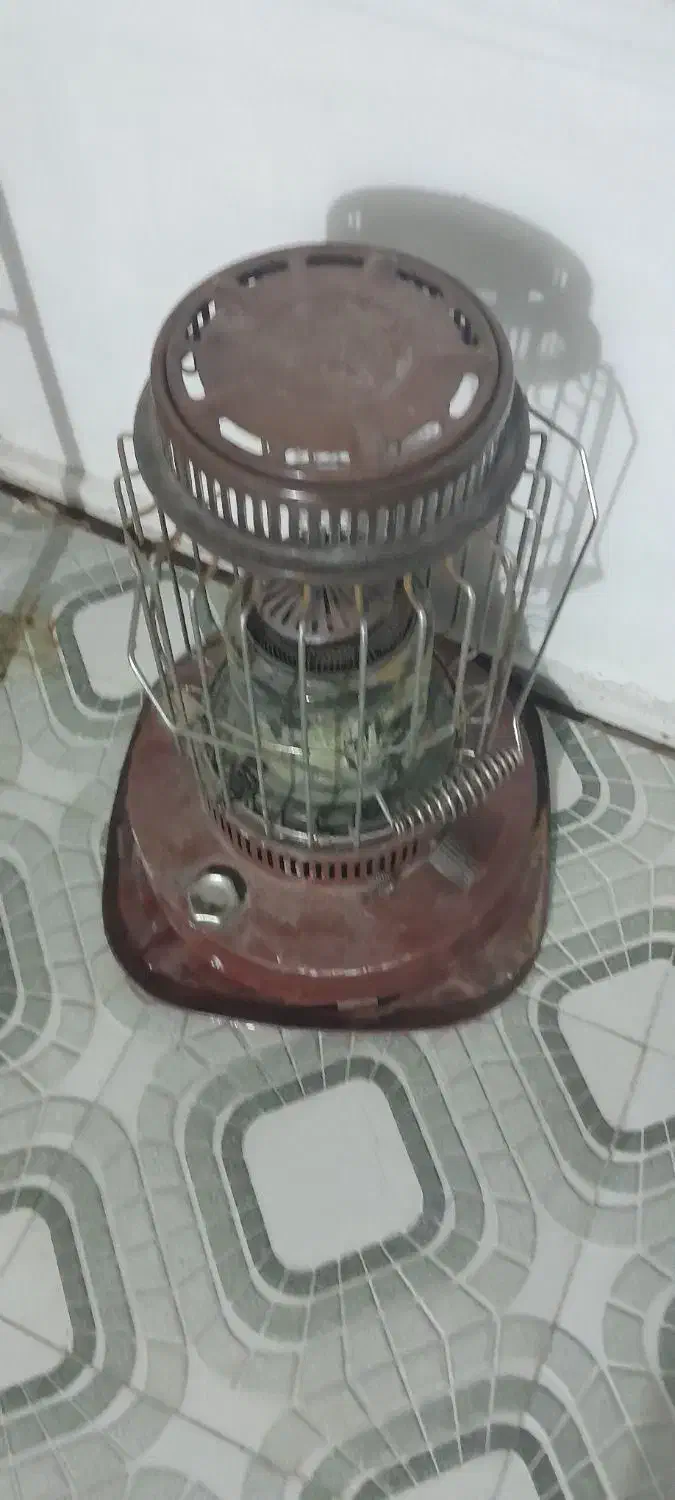 چراغ نفتی عتیقه|کلکسیون اشیاء عتیقه|رباط‌کریم, الارد|دیوار