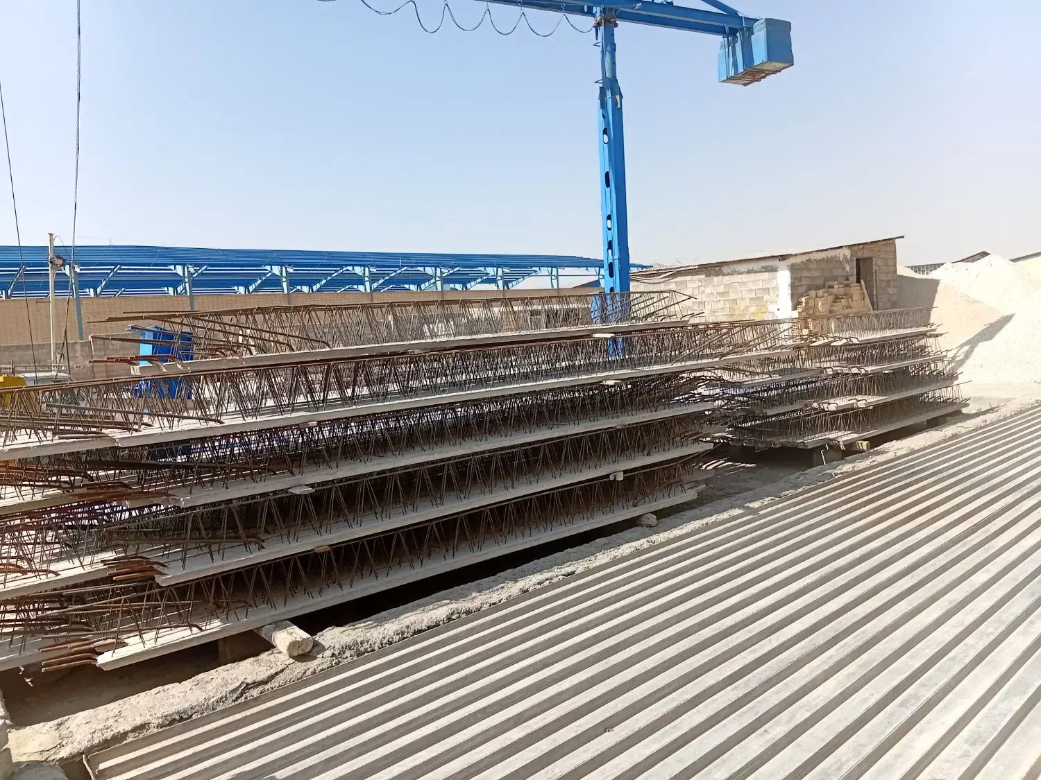 تولید تیرچه و بلوک درقطب صنعتی دهق|مصالح و تجهیزات ساختمان|دهق, |دیوار