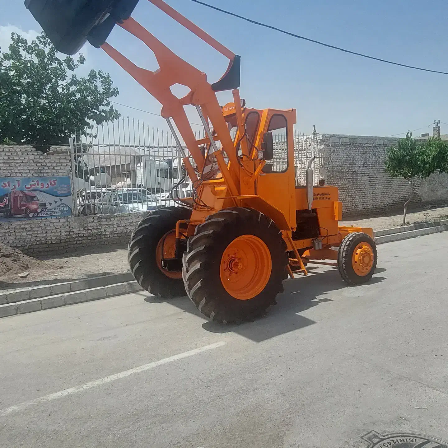 تراکتور رومانی بیل عقب|خودرو سنگین|مشهد, عنصری|دیوار