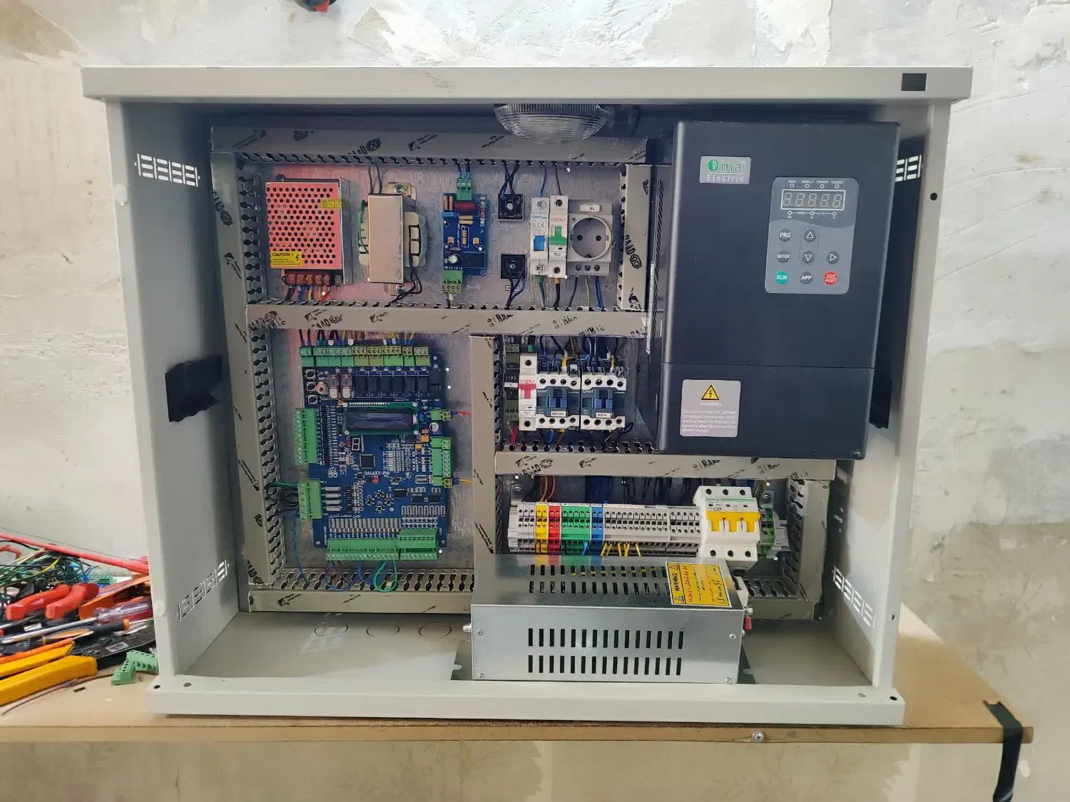 نیروی کار دیپلمه یا فوق دیپلم برق تمام وقت|استخدام صنعتی، فنی، مهندسی|تهران, هفده شهریور|دیوار