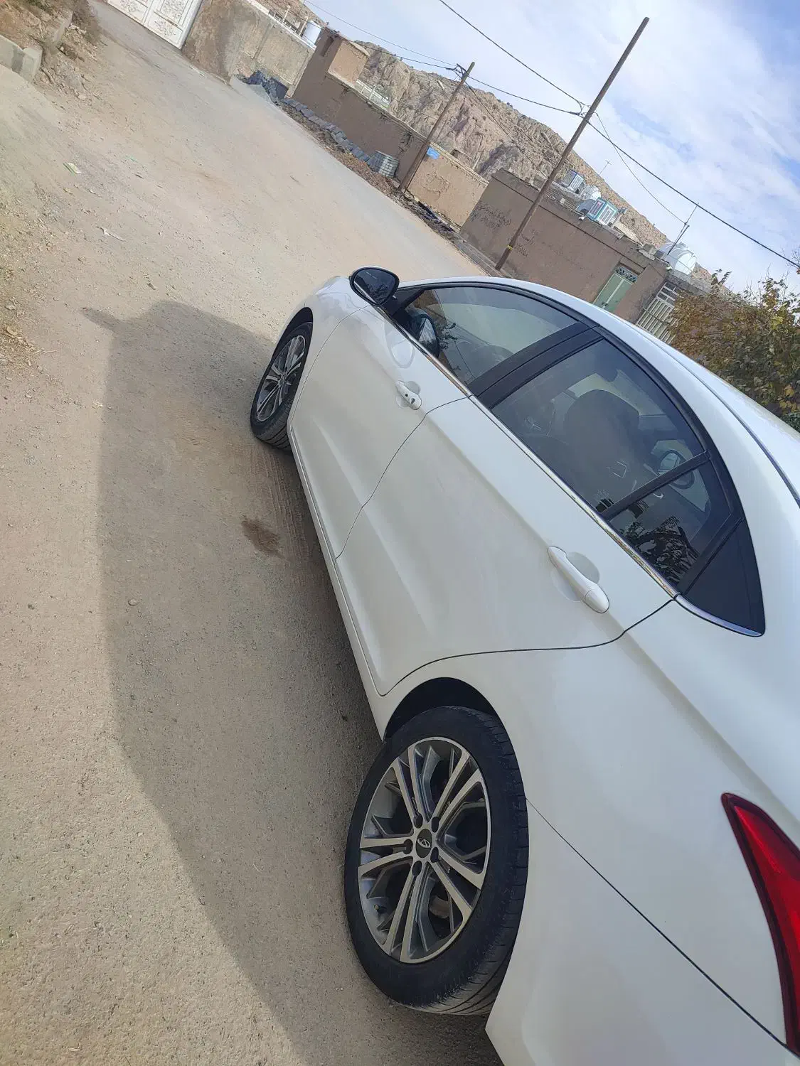 اریزو ۵دنده ای مدل ۹۸|خودرو سواری و وانت|شیراز, بهارستان|دیوار