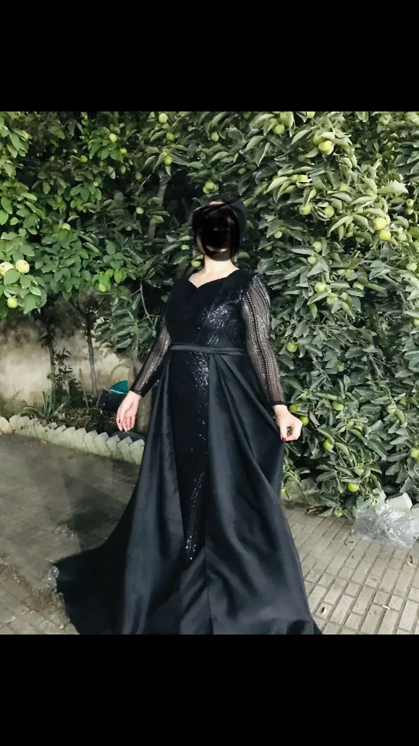 لباس مجلسی|لباس|رشت, باهنر|دیوار