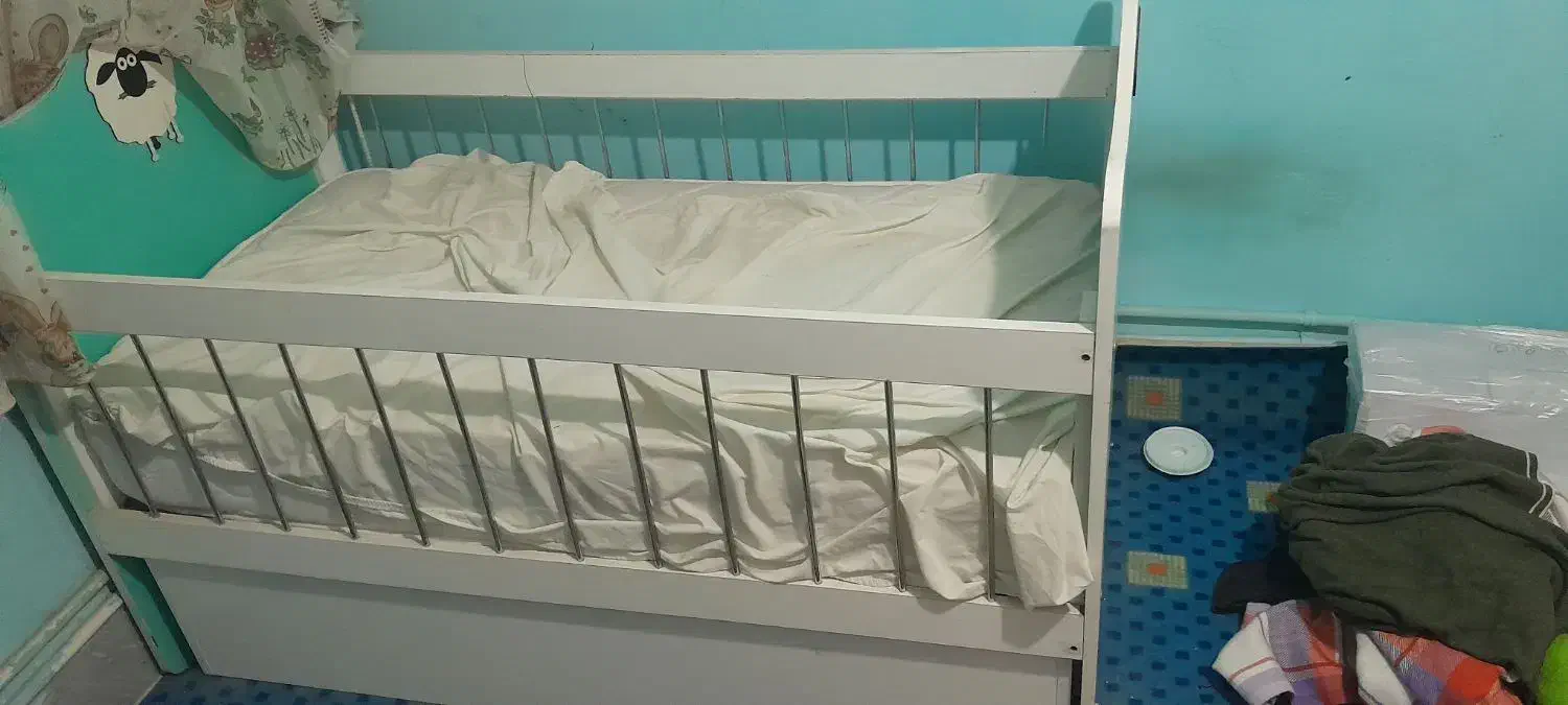 تخت‌کودک‌باتشک|تخت و صندلی بچه|قم, نیروگاه|دیوار