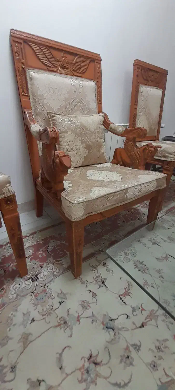 مبل ۳نفره به همراه ۴تایک نفره و ۲تامیزبان|مبلمان خانگی و میز عسلی|تولم شهر, |دیوار