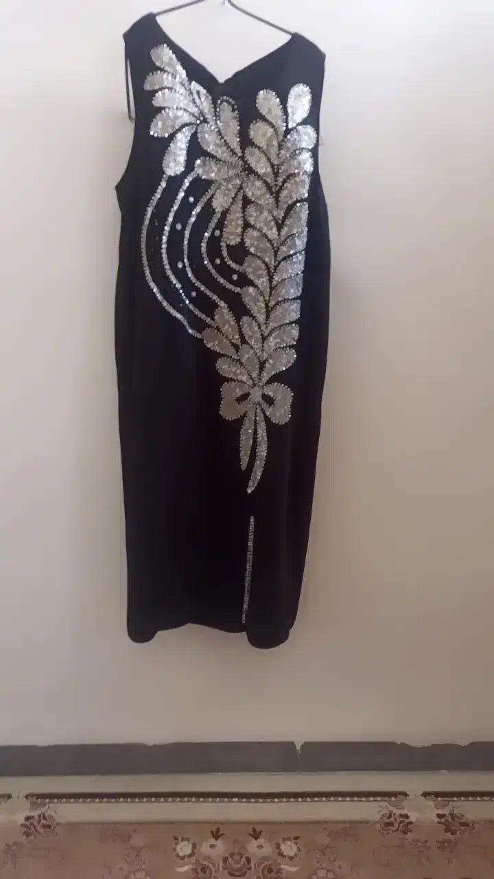 لباس مجلسی|لباس|ملکشاهی, |دیوار