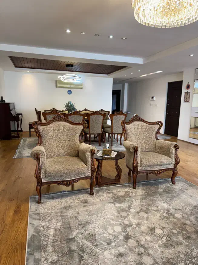 مبلمان کلاسیک ۷ نفره و غذاخوری ۸ نفره چوب گردو|مبلمان خانگی و میز عسلی|ساری, |دیوار