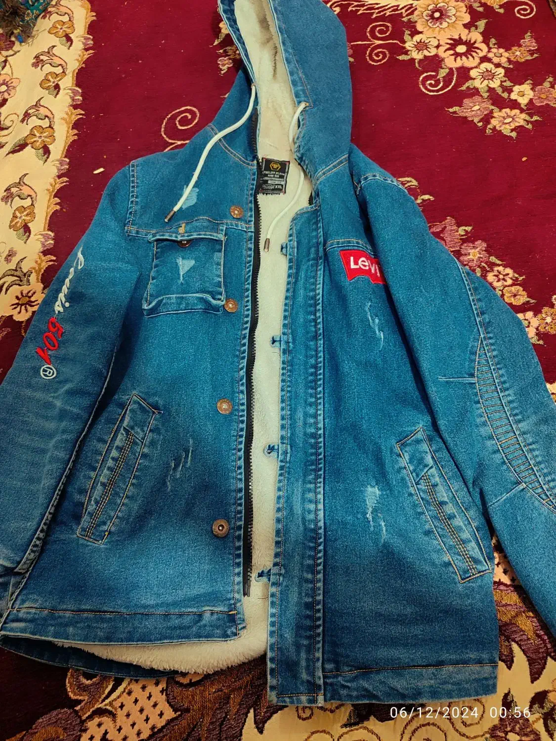 کاپشن لی|لباس|میبد, |دیوار