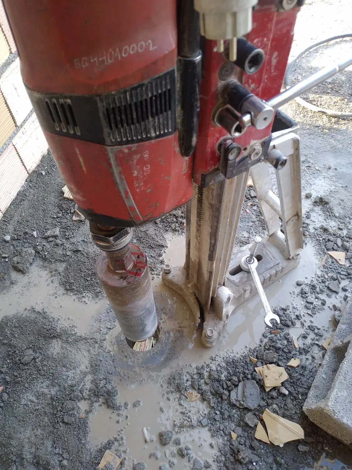 کرگیری.برش بتن.کاشت بولت|خدمات پیشه و مهارت|فردیس, سرحدی|دیوار