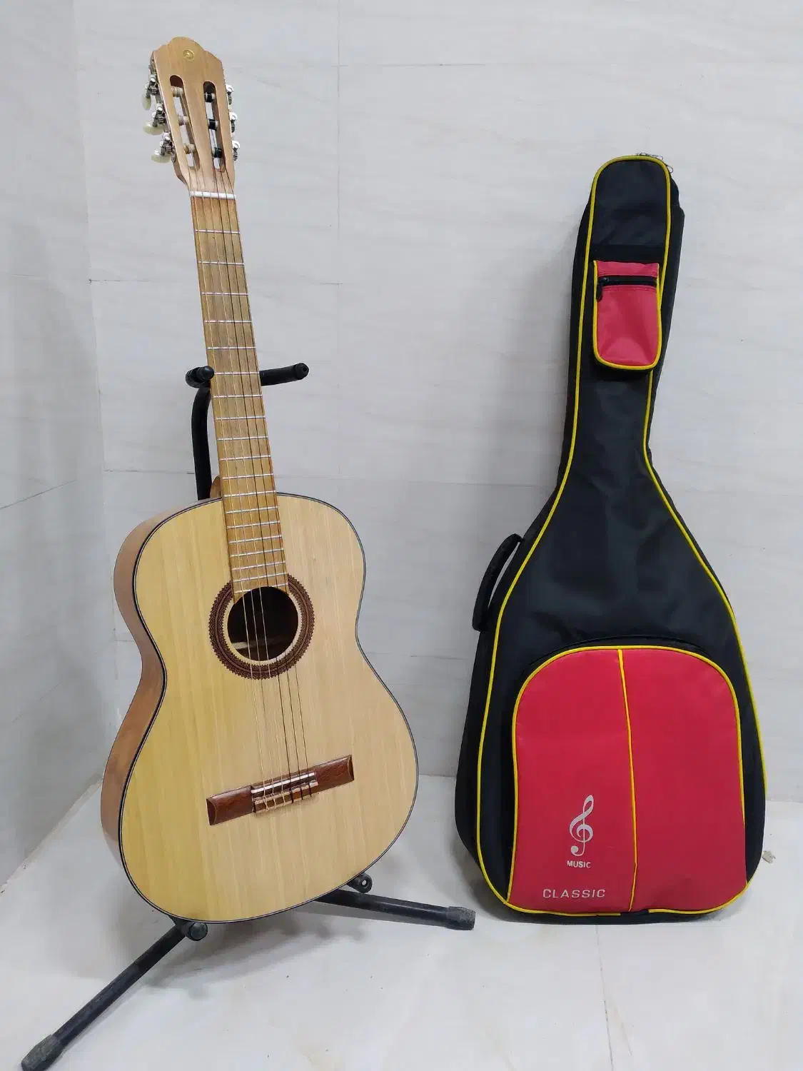 گیتار نو و کارکرد با کیف هدیه|گیتار، بیس، امپلیفایر|بجنورد, |دیوار