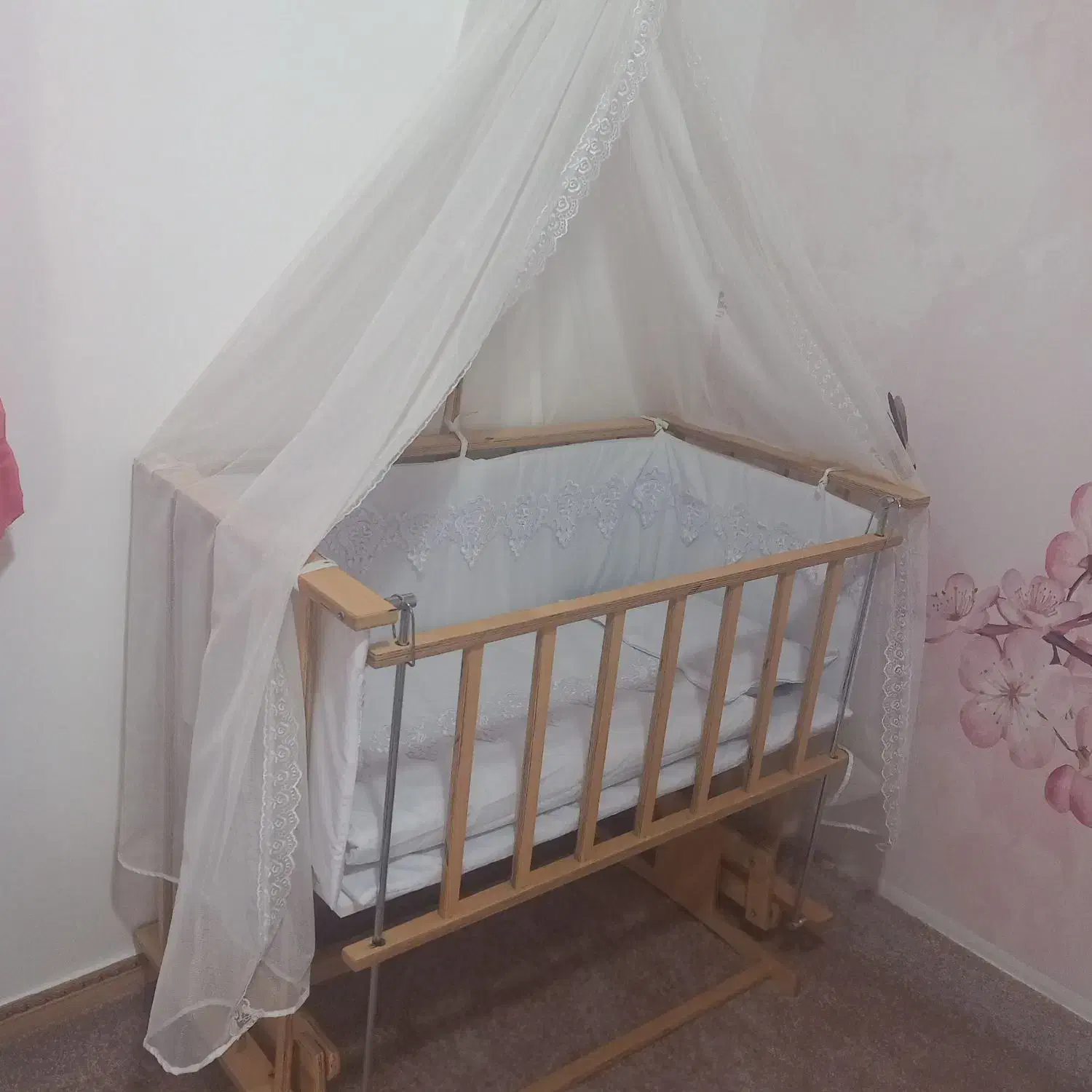 تخت کنار مادر|تخت و سرویس خواب|لالجین, |دیوار