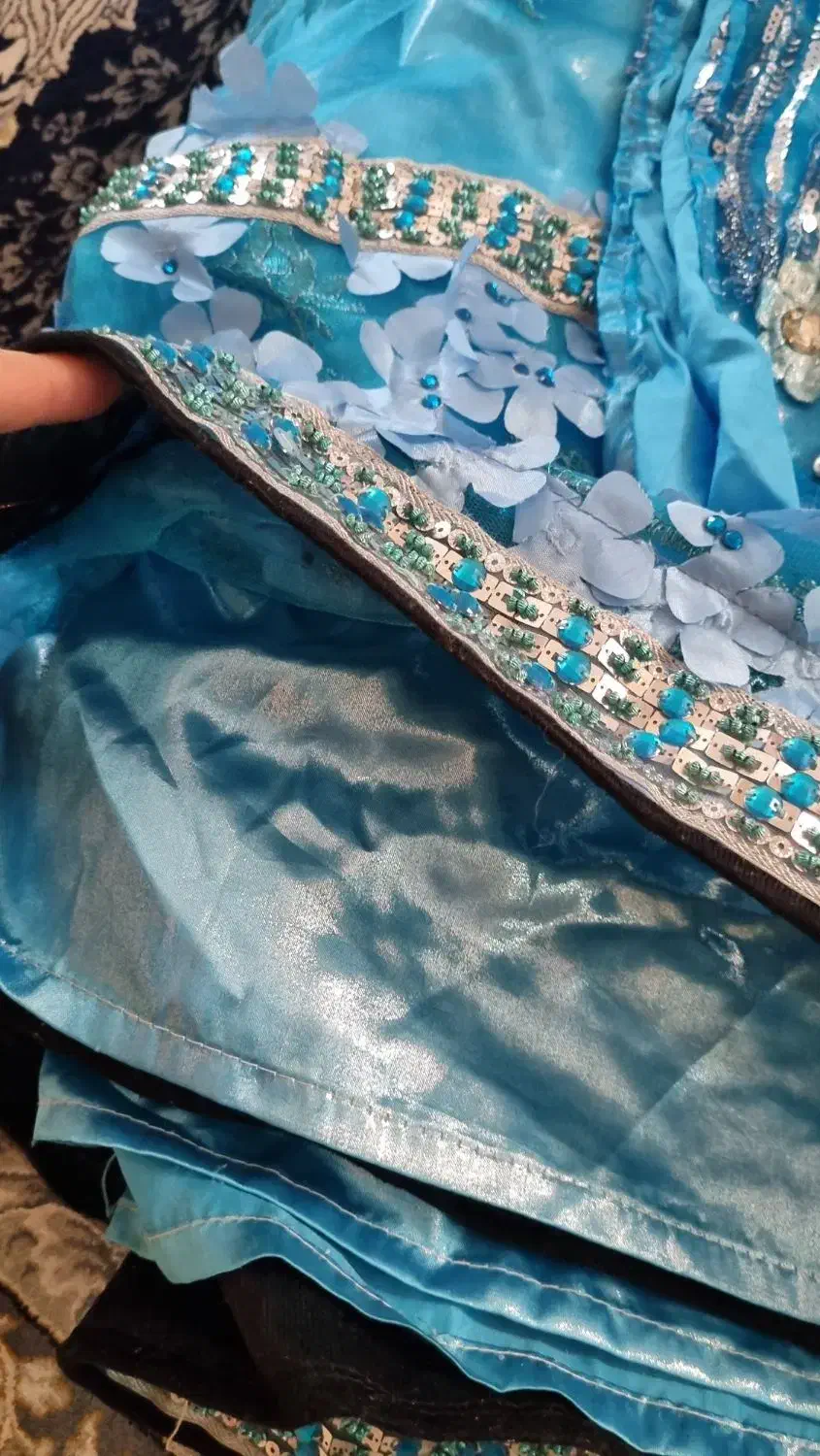 لباس محلی|لباس|شیراز, گلدشت معالی‌آباد|دیوار