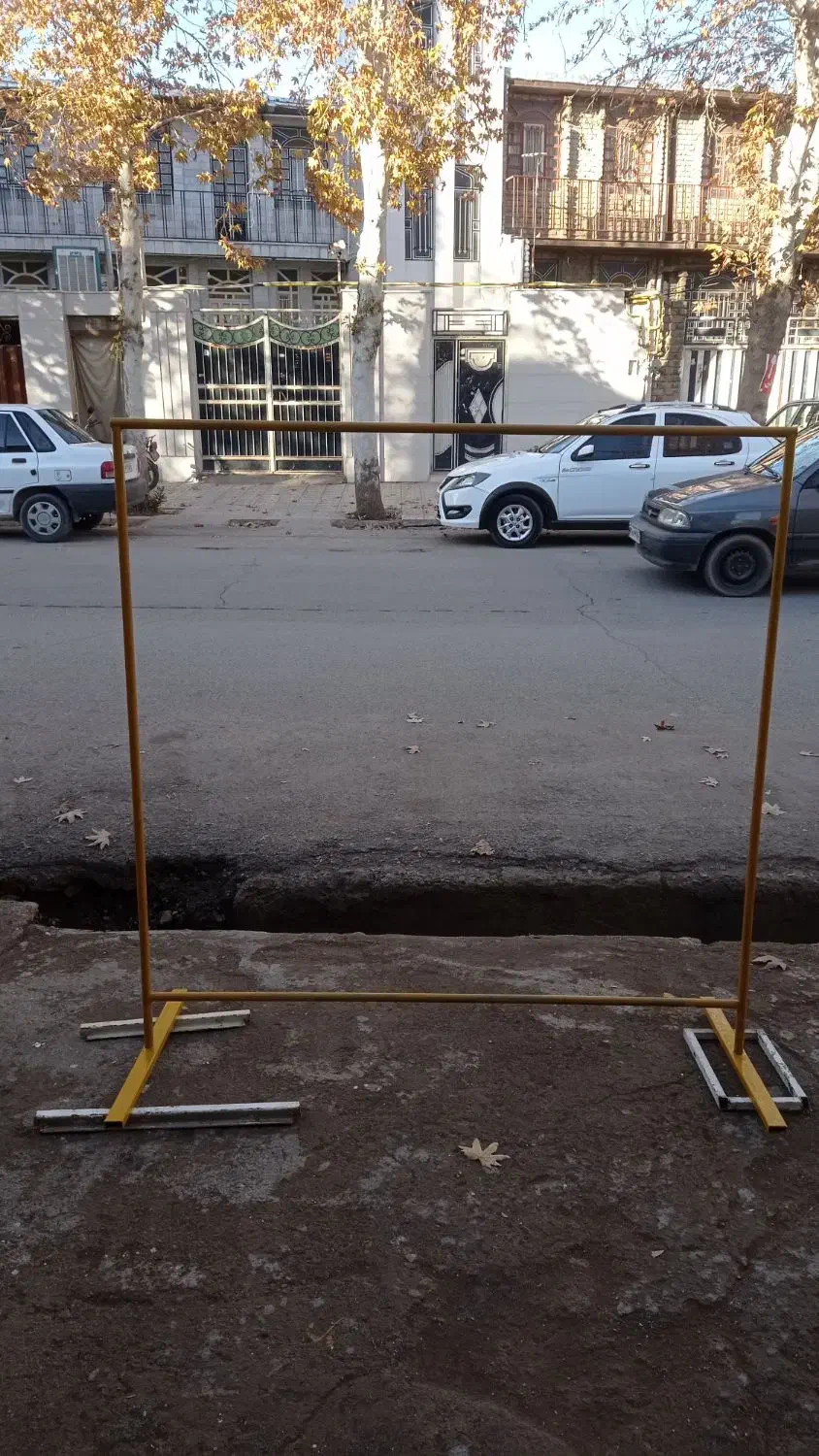 جا لباسی (رگال)|بندرخت و رخت‌آویز|کوهدشت, |دیوار