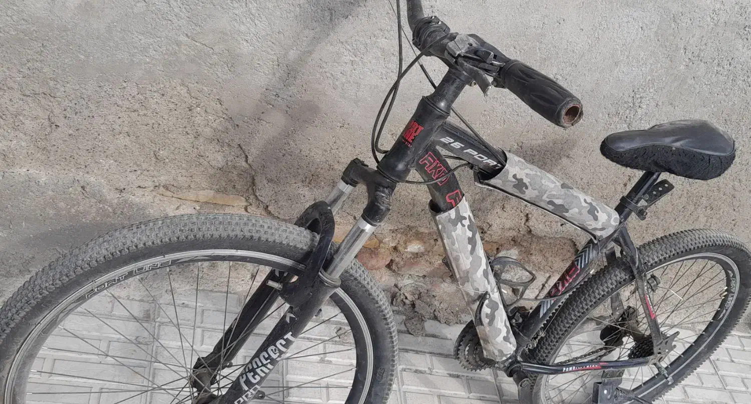 دوچرخه بسیار تمیز در حده نو فروشی بافت|دوچرخه، اسکیت، اسکوتر|بافت, |دیوار