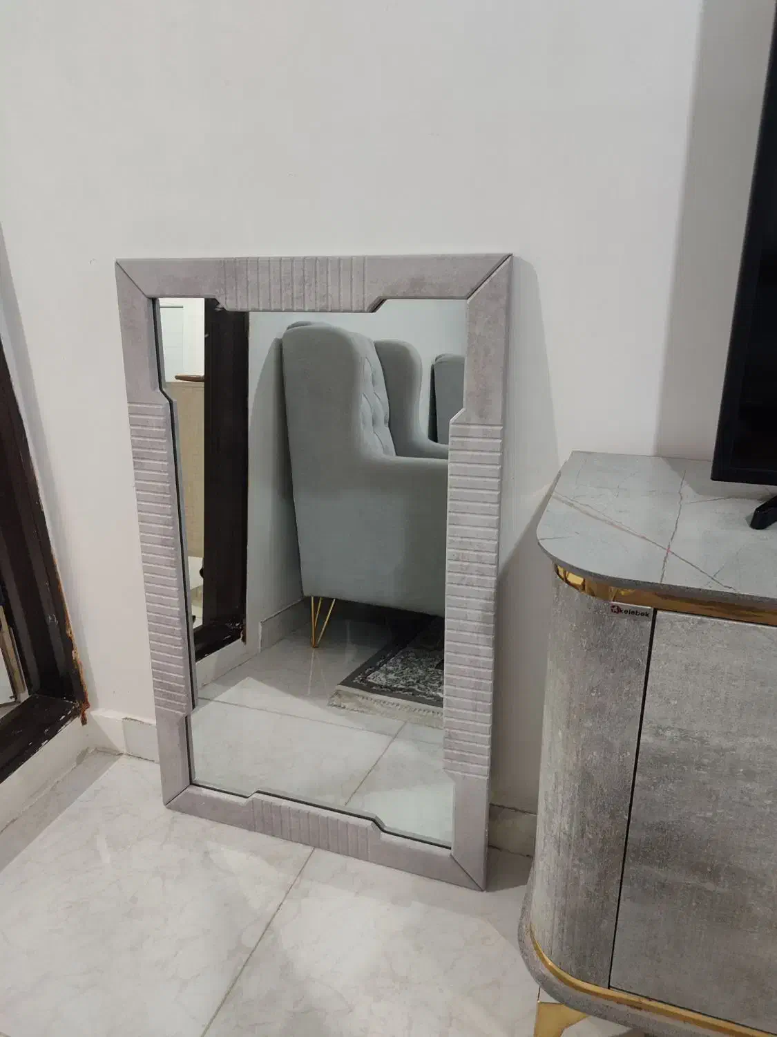 اینه بزرگ|آینه|ارومیه, |دیوار