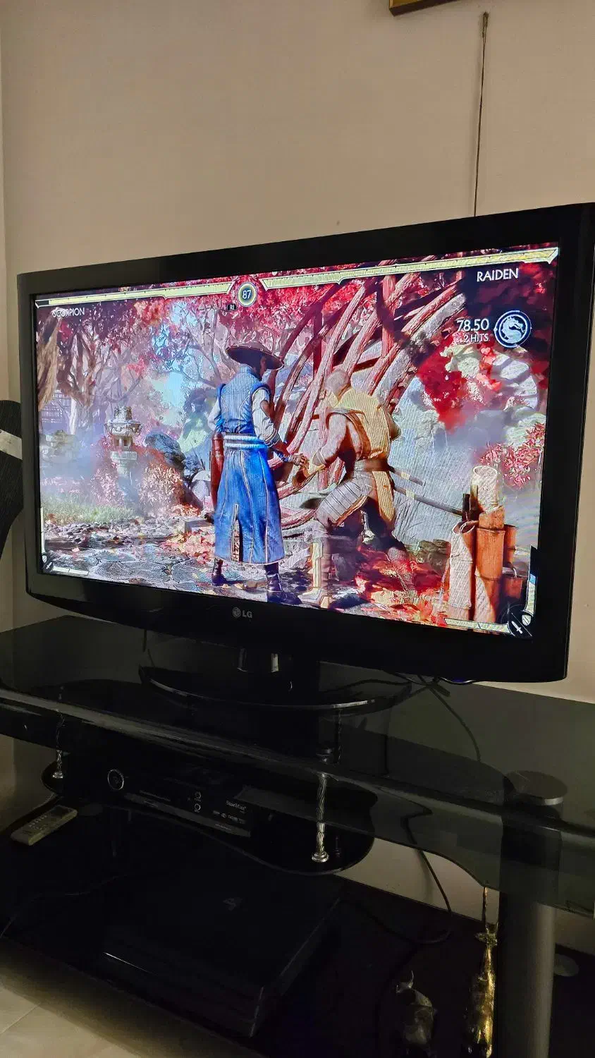 تلویزیون ۴۲ LCD الجی در حد نو|تلویزیون و پروژکتور|بابل, |دیوار