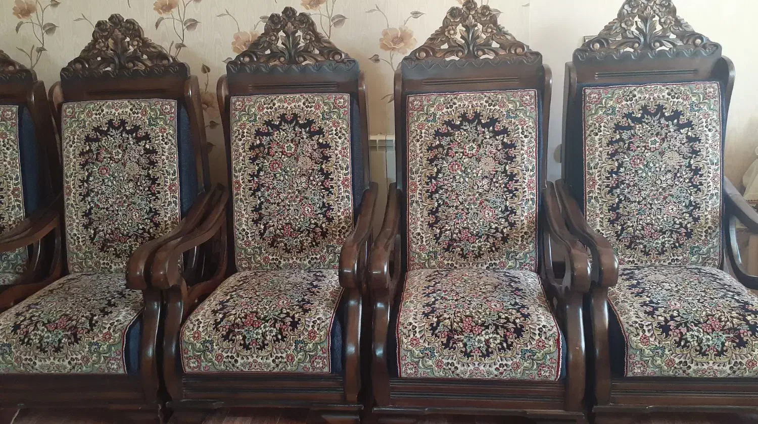 مبل قالی ۶ نفره سیرجان|مبلمان خانگی و میز عسلی|سیرجان, |دیوار