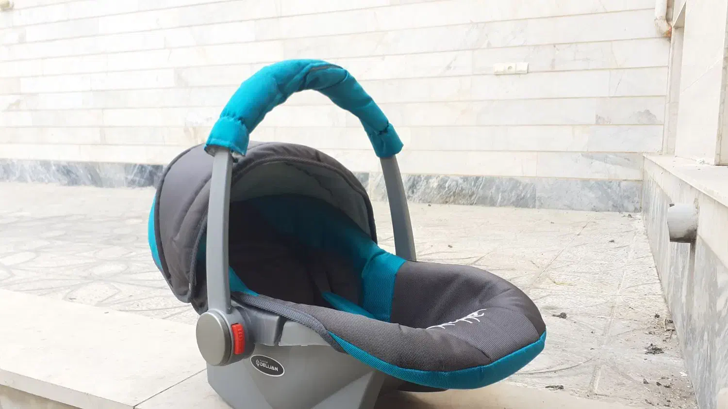 کریر|کالسکه و لوازم جانبی|بروجرد, |دیوار