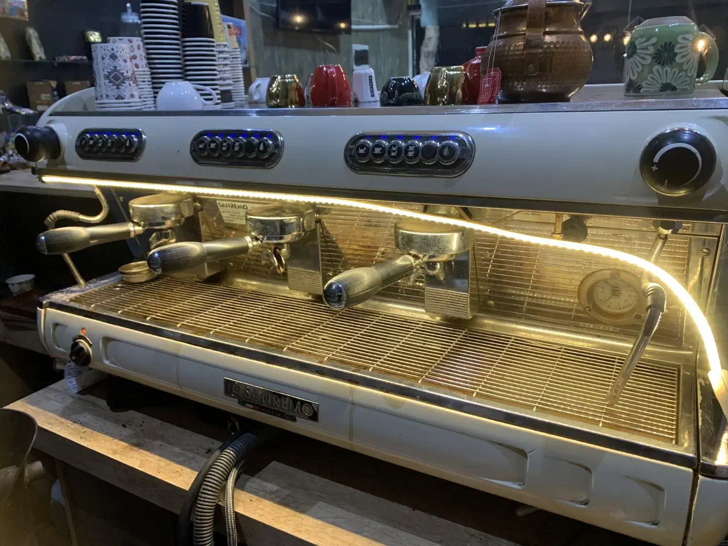 فروش فوری کافه با تمامی تجهیزات قیمت مناسب|کافی‌شاپ و رستوران|ارومیه, |دیوار