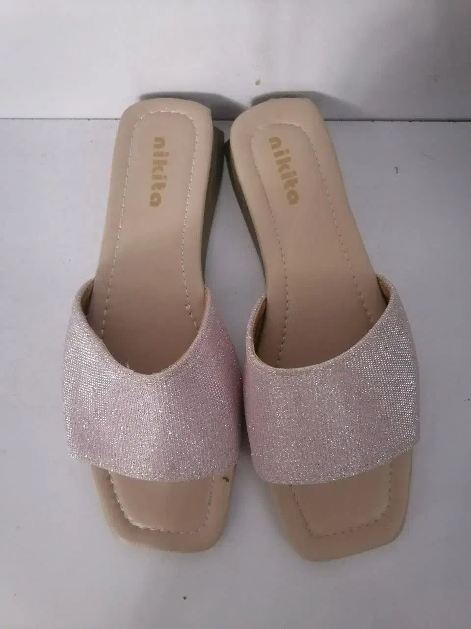 دمپایی|کیف، کفش، کمربند|حمیدیا, |دیوار