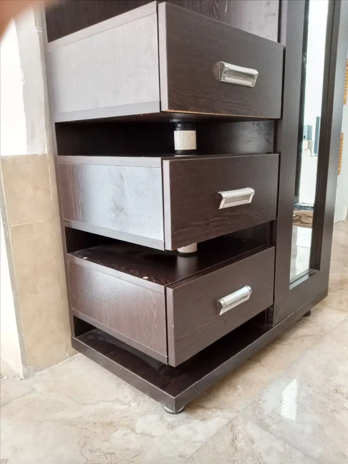 جاکفشی دارای آینه قدی و رخت‌آویز|جاکفشی، کمد، دراور|ابهر, |دیوار