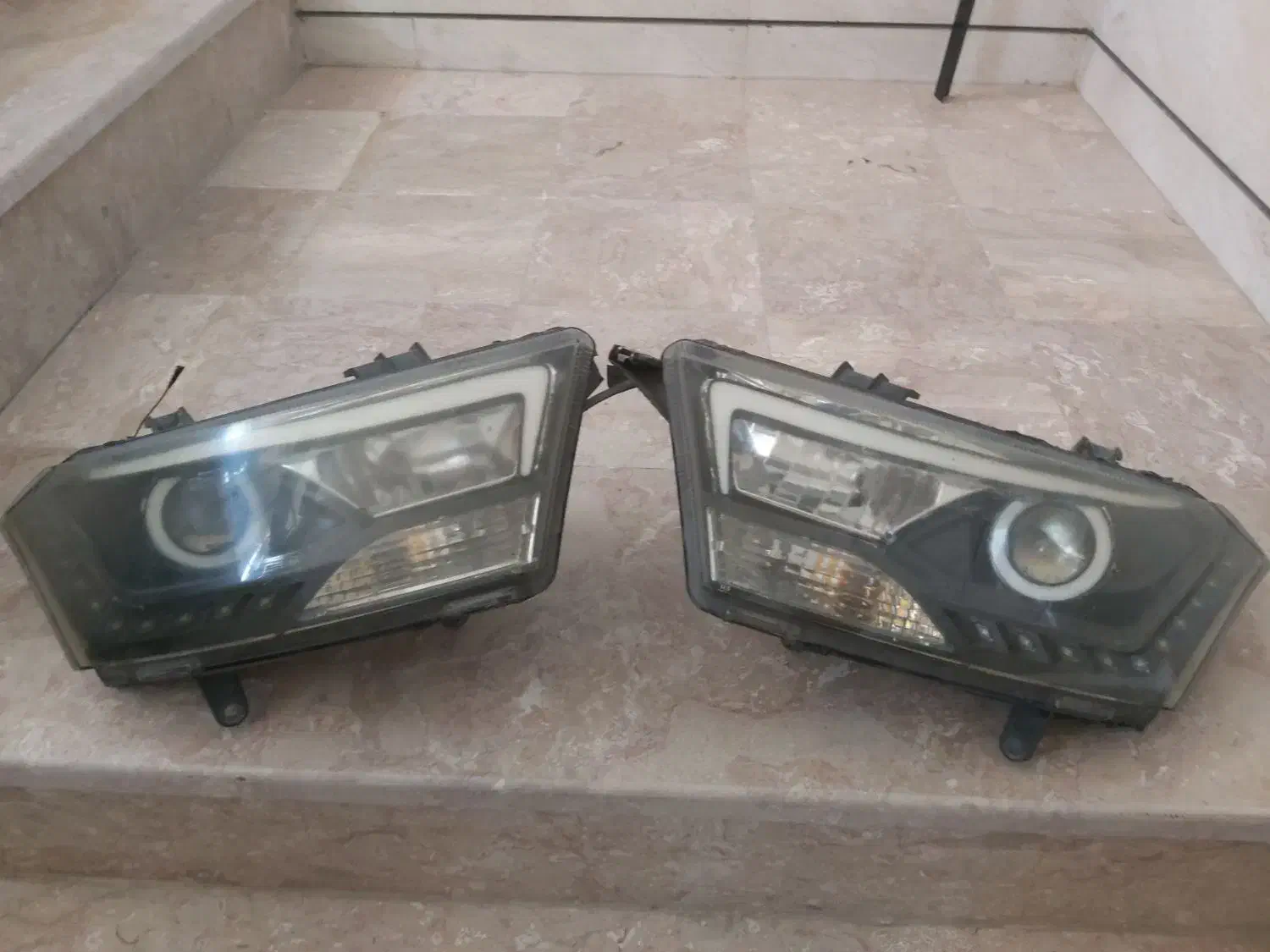 چراغ جلو دنا|قطعات یدکی و لوازم جانبی|اصفهان, شفق|دیوار