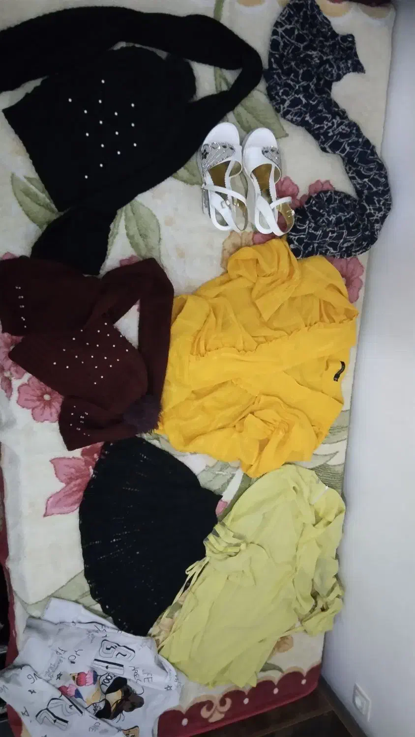 دوتا شال کلاه|لباس|اهر, |دیوار