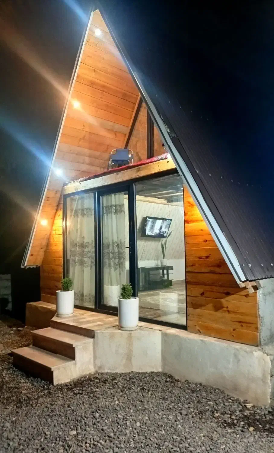 ویلای کلبه سویسی. ورود رشت فوق تمیز آلاچیق|اجارهٔ کوتاهمدت ویلا و باغ|رشت, بیجارپس|دیوار