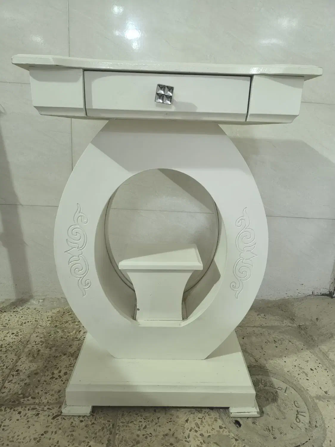 میز تلفن|میز تلفن|اصفهان, ارزنان|دیوار