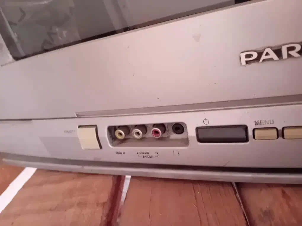 تلوزیون سالم پارس قدیمی قیمت توافقی|تلویزیون و پروژکتور|شیراز, شهرک ترکان|دیوار